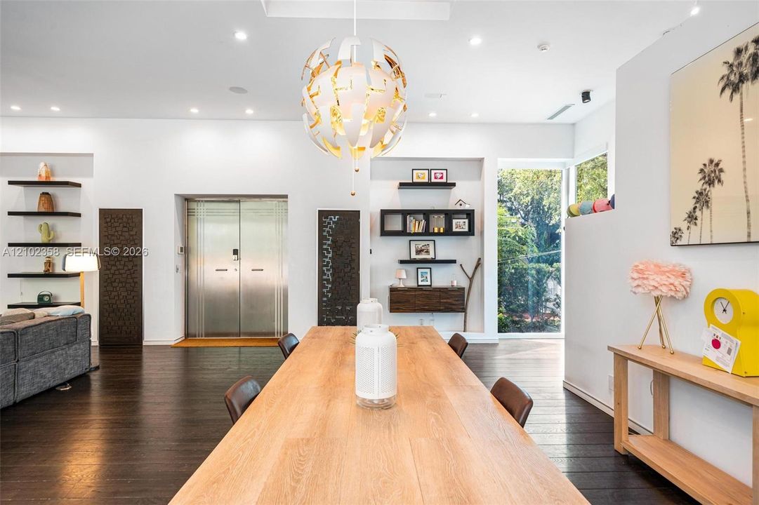 En Venta: $4,695,000 (4 camas, 4 baños, 3304 Pies cuadrados)