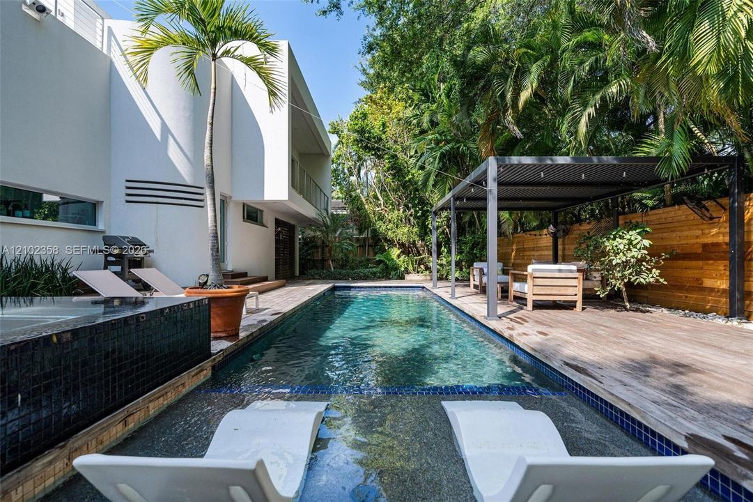 En Venta: $4,695,000 (4 camas, 4 baños, 3304 Pies cuadrados)
