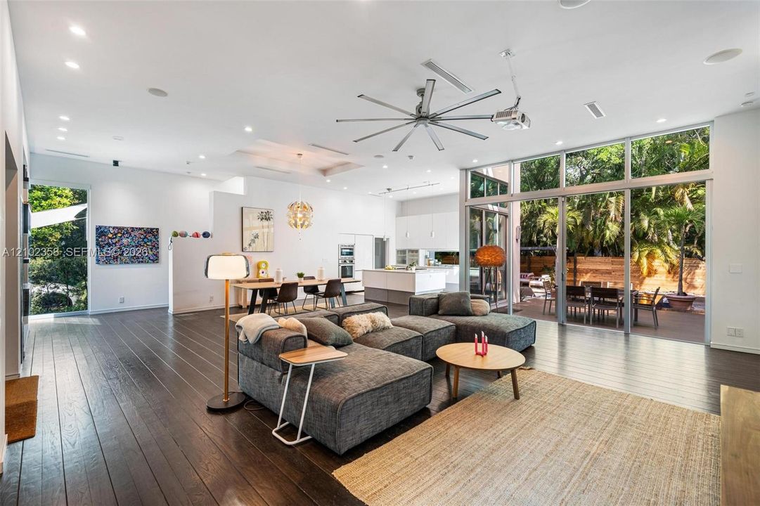 En Venta: $4,695,000 (4 camas, 4 baños, 3304 Pies cuadrados)