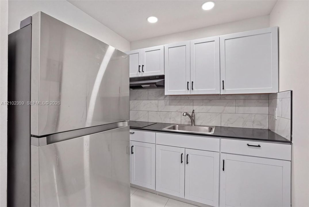 На продажу: $850,000 (4 спален, 2 ванн, 1719 Квадратных фут)