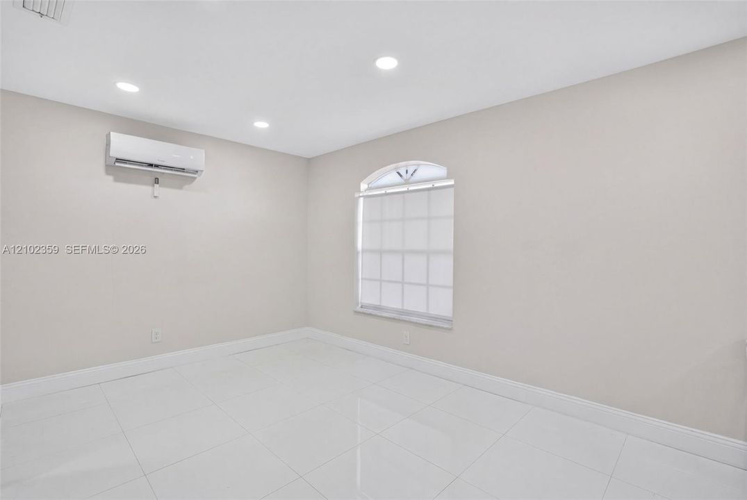 На продажу: $850,000 (4 спален, 2 ванн, 1719 Квадратных фут)