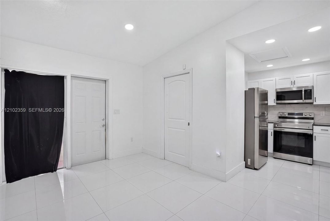 На продажу: $850,000 (4 спален, 2 ванн, 1719 Квадратных фут)