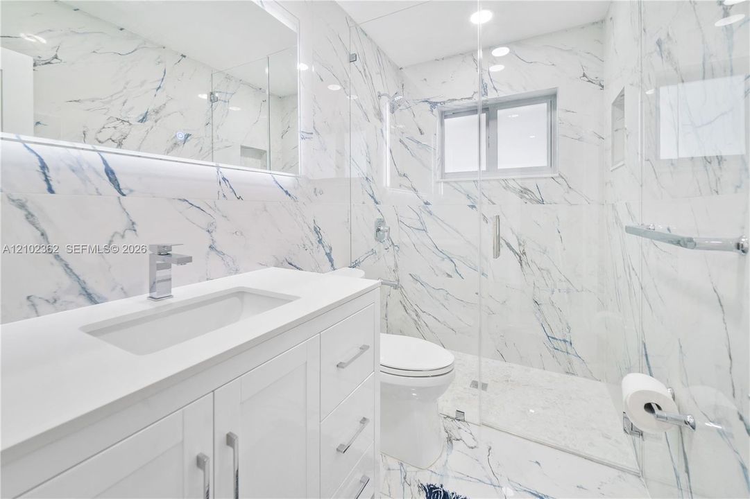 En Venta: $2,400,000 (3 camas, 2 baños, 2041 Pies cuadrados)