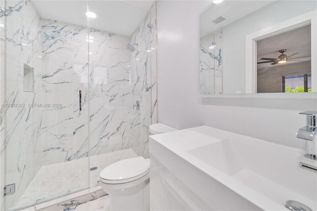 En Venta: $2,400,000 (3 camas, 2 baños, 2041 Pies cuadrados)