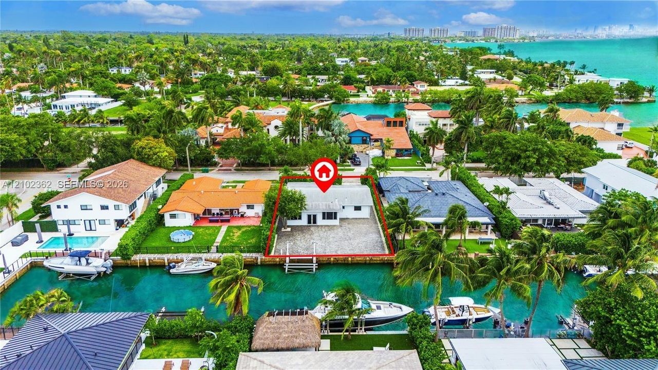 En Venta: $2,400,000 (3 camas, 2 baños, 2041 Pies cuadrados)