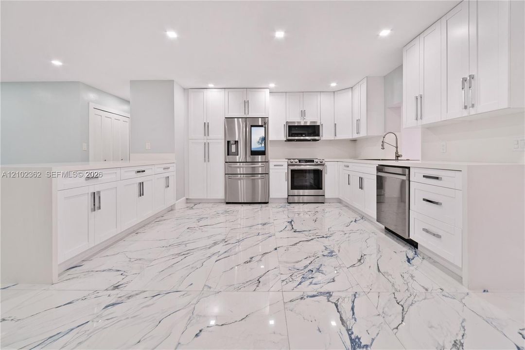 En Venta: $2,400,000 (3 camas, 2 baños, 2041 Pies cuadrados)