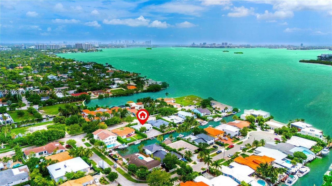 En Venta: $2,400,000 (3 camas, 2 baños, 2041 Pies cuadrados)