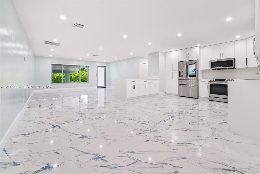 En Venta: $2,400,000 (3 camas, 2 baños, 2041 Pies cuadrados)