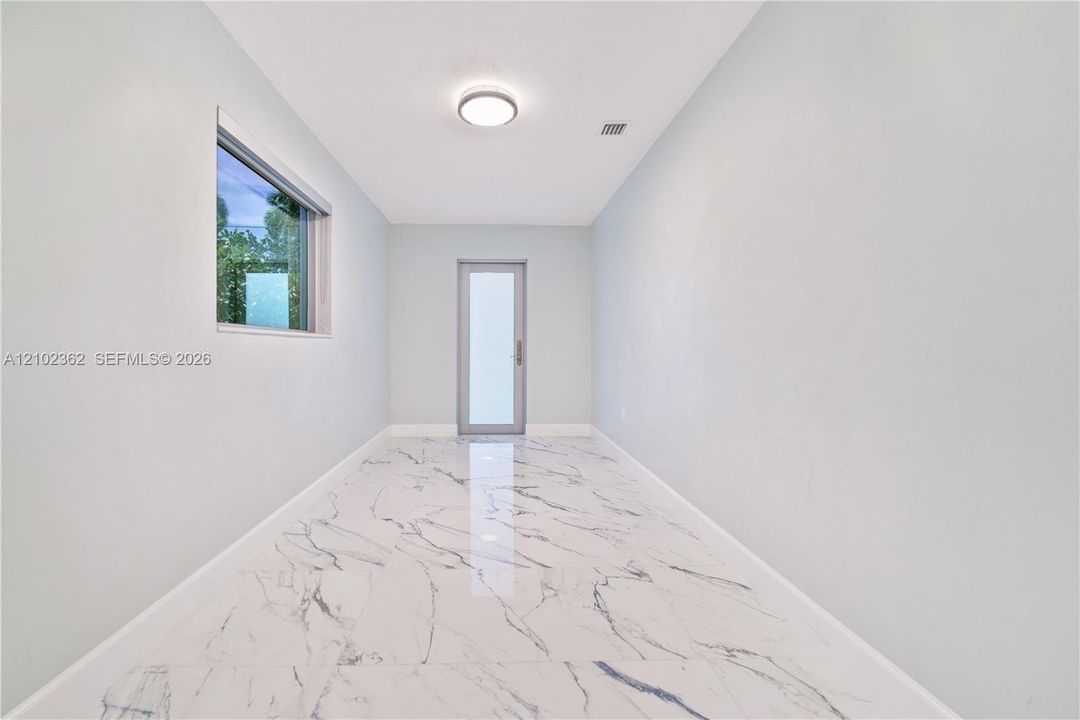 En Venta: $2,400,000 (3 camas, 2 baños, 2041 Pies cuadrados)