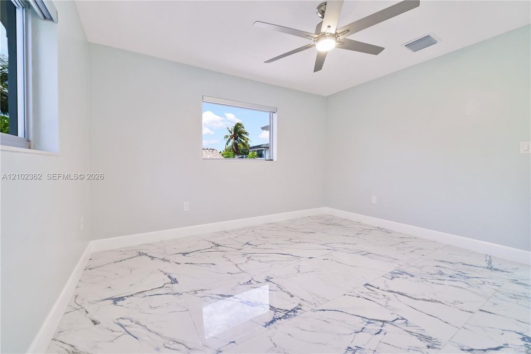 En Venta: $2,400,000 (3 camas, 2 baños, 2041 Pies cuadrados)