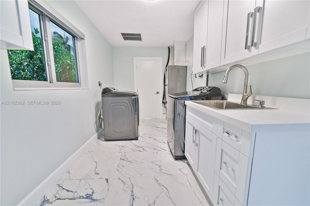 En Venta: $2,400,000 (3 camas, 2 baños, 2041 Pies cuadrados)