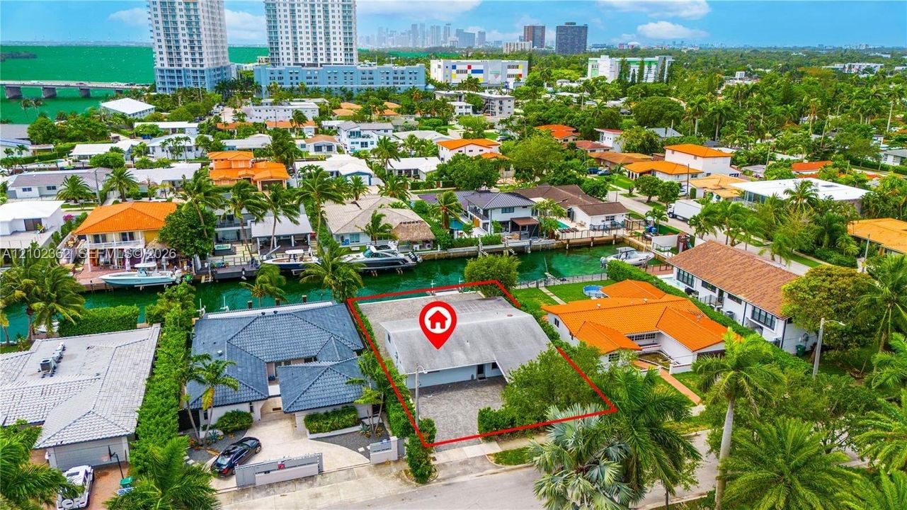En Venta: $2,400,000 (3 camas, 2 baños, 2041 Pies cuadrados)