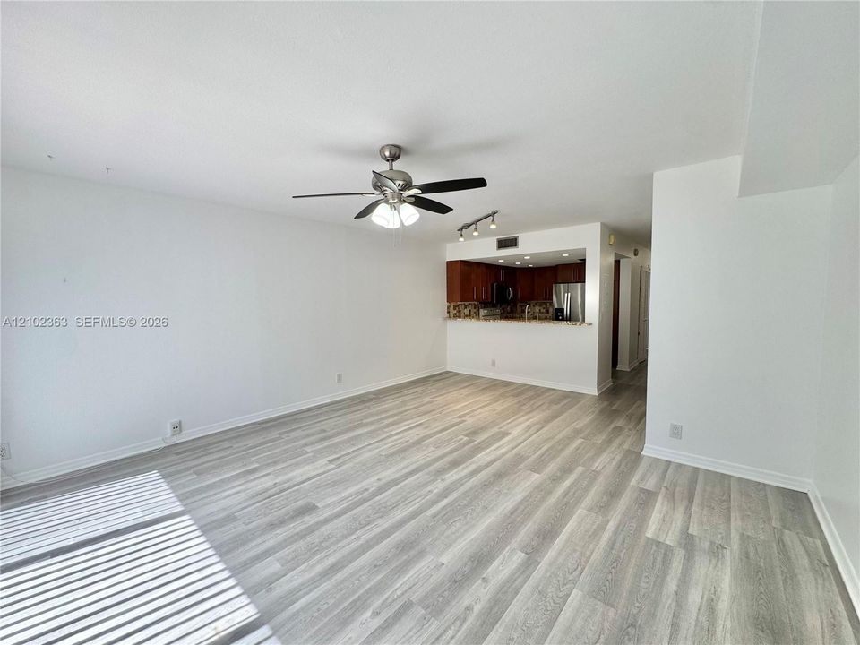 В аренду: $2,600 (3 спален, 2 ванн, 1328 Квадратных фут)