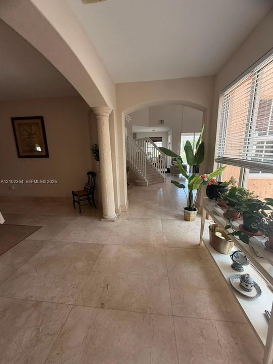 En Renta: $5,300 (5 camas, 4 baños, 3636 Pies cuadrados)