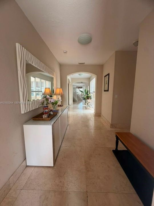 En Renta: $5,300 (5 camas, 4 baños, 3636 Pies cuadrados)