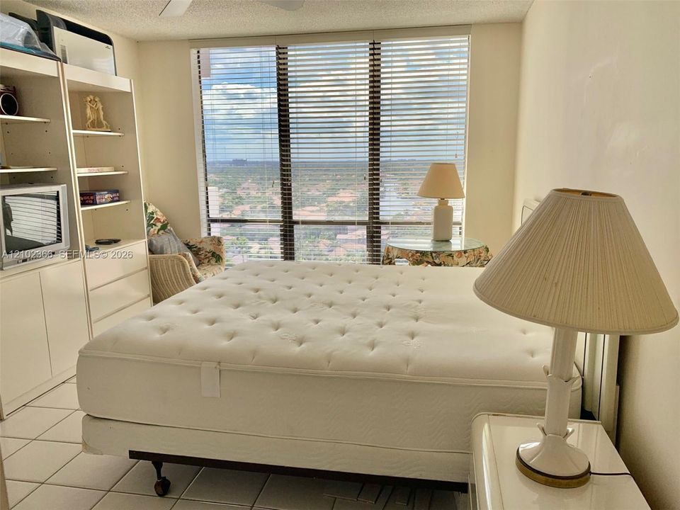 For Sale: $379,900 (2 beds, 2 baths, 1221 Square Feet)