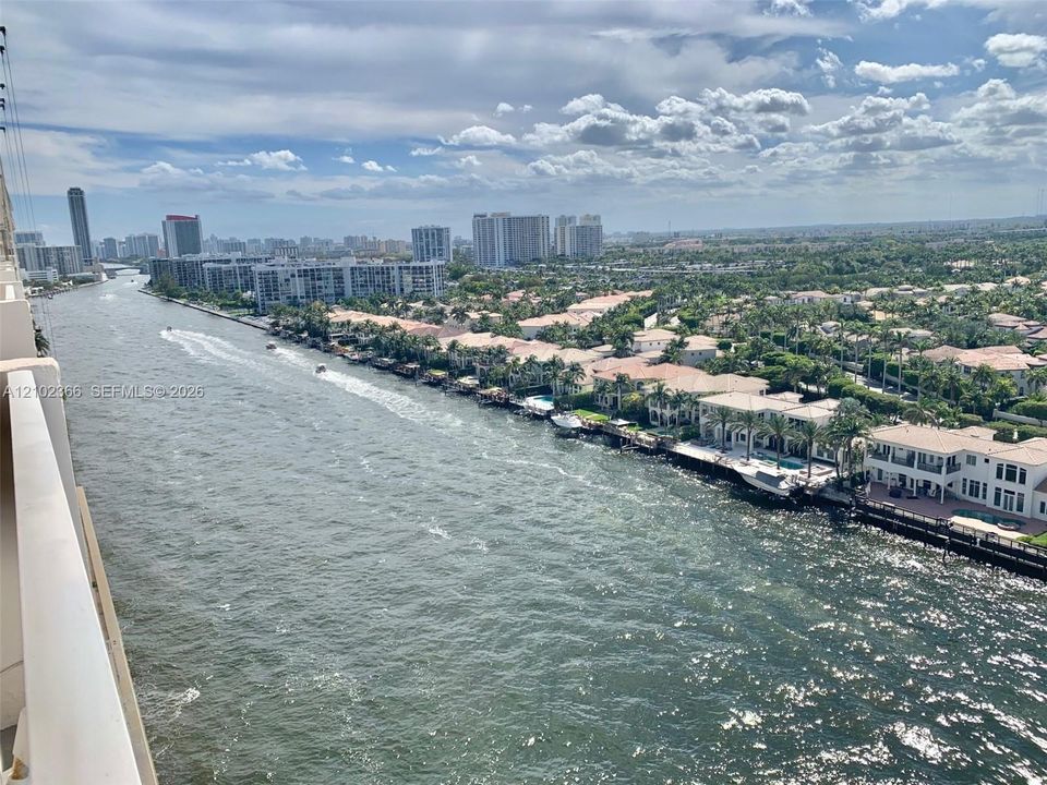 For Sale: $379,900 (2 beds, 2 baths, 1221 Square Feet)