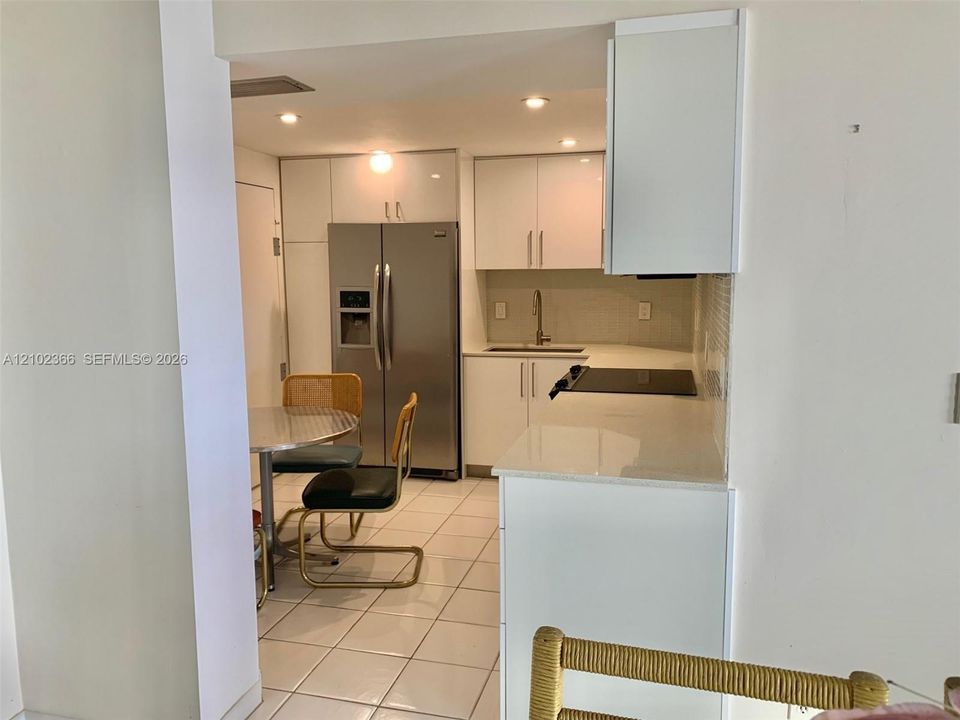 For Sale: $379,900 (2 beds, 2 baths, 1221 Square Feet)