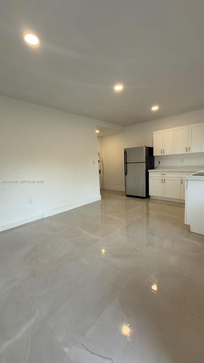 For Rent: $1,950 (1 beds, 1 baths, 444 Square Feet)