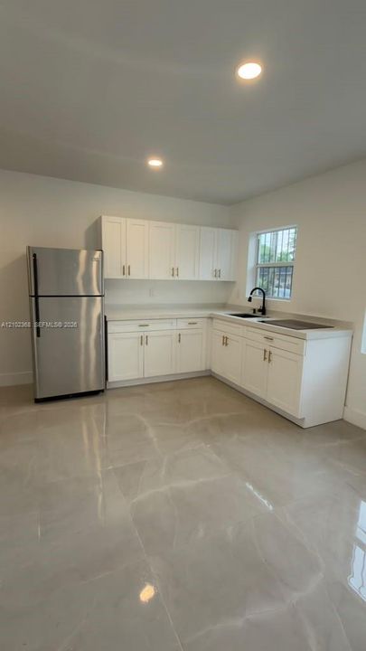 For Rent: $1,950 (1 beds, 1 baths, 444 Square Feet)