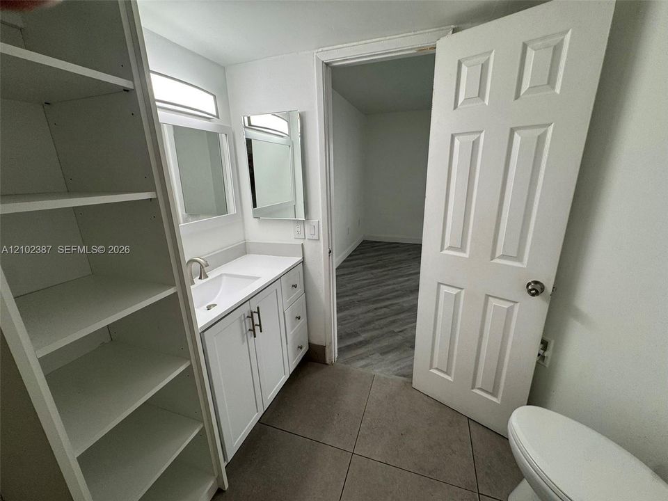В аренду: $2,390 (2 спален, 2 ванн, 1000 Квадратных фут)