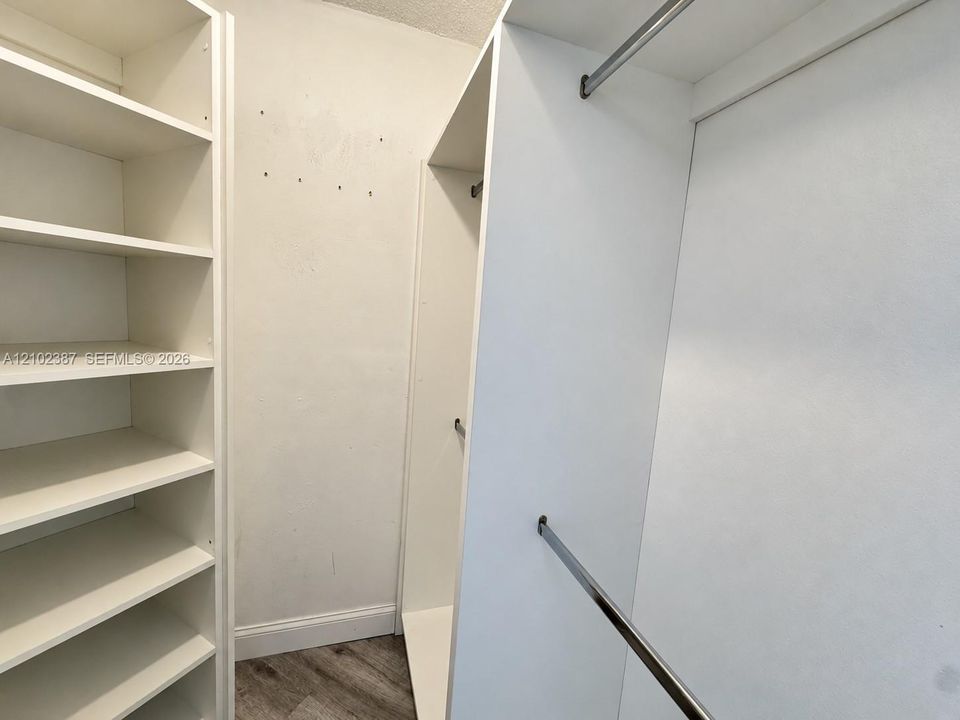 В аренду: $2,390 (2 спален, 2 ванн, 1000 Квадратных фут)