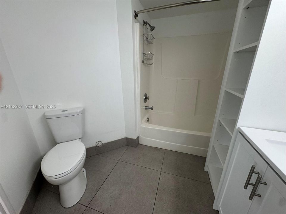 В аренду: $2,390 (2 спален, 2 ванн, 1000 Квадратных фут)