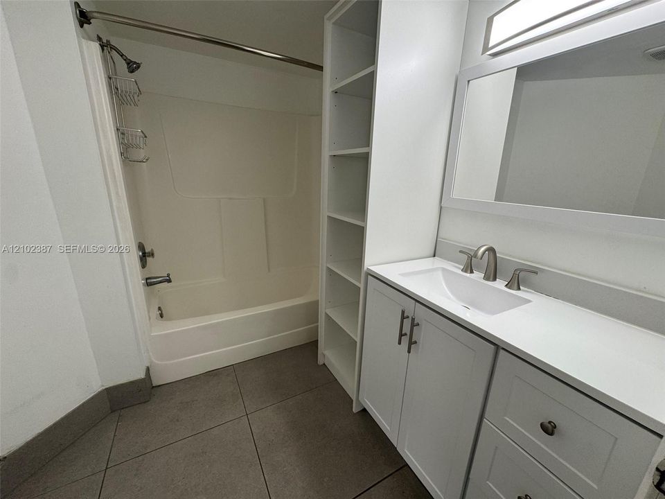 В аренду: $2,390 (2 спален, 2 ванн, 1000 Квадратных фут)