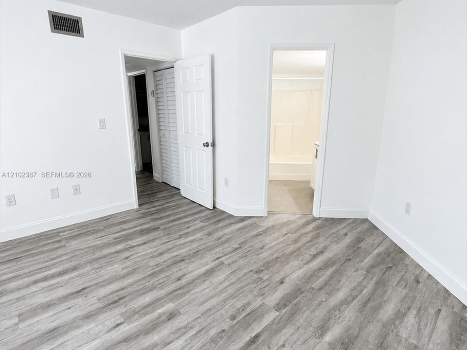 В аренду: $2,390 (2 спален, 2 ванн, 1000 Квадратных фут)
