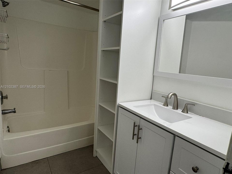 В аренду: $2,390 (2 спален, 2 ванн, 1000 Квадратных фут)