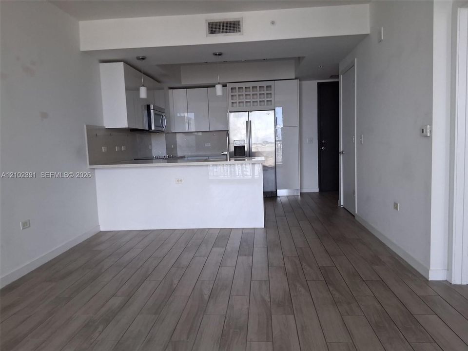 В аренду: $3,100 (1 спален, 1 ванн, 691 Квадратных фут)
