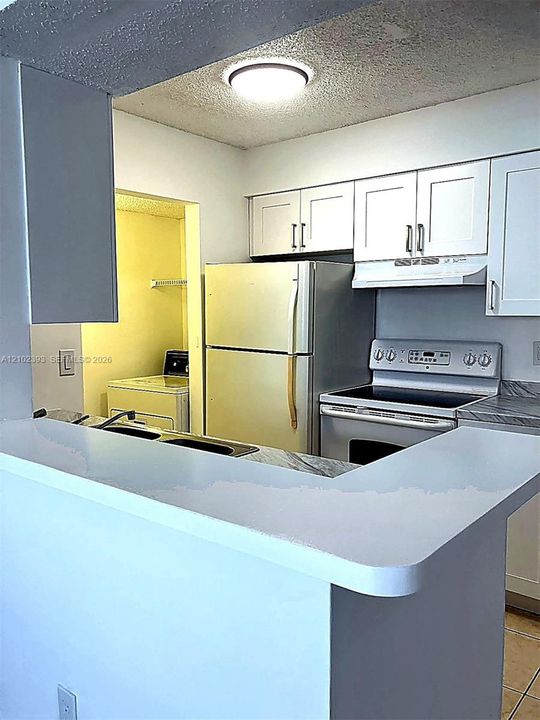 For Rent: $1,950 (2 beds, 1 baths, 903 Square Feet)