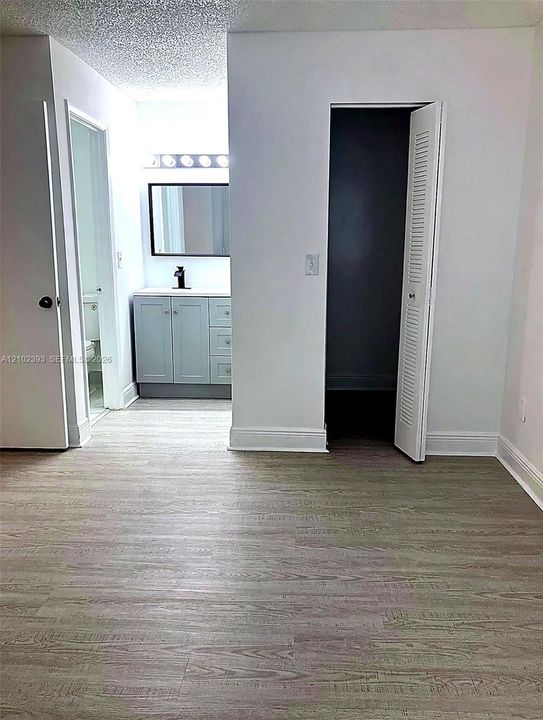 For Rent: $1,950 (2 beds, 1 baths, 903 Square Feet)