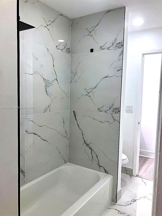 For Rent: $1,950 (2 beds, 1 baths, 903 Square Feet)