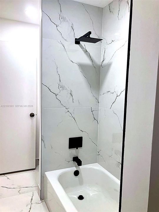 For Rent: $1,950 (2 beds, 1 baths, 903 Square Feet)
