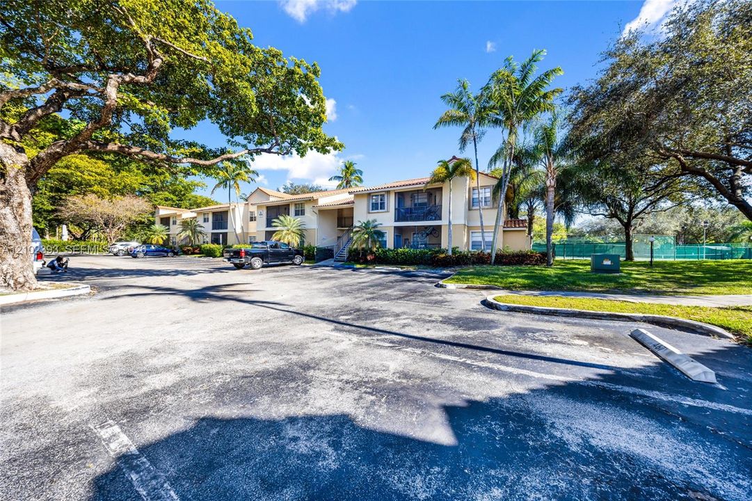 For Rent: $1,950 (2 beds, 1 baths, 903 Square Feet)