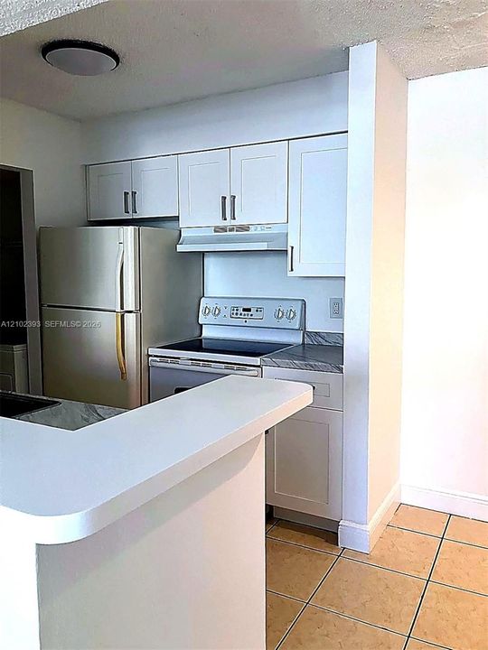 For Rent: $1,950 (2 beds, 1 baths, 903 Square Feet)