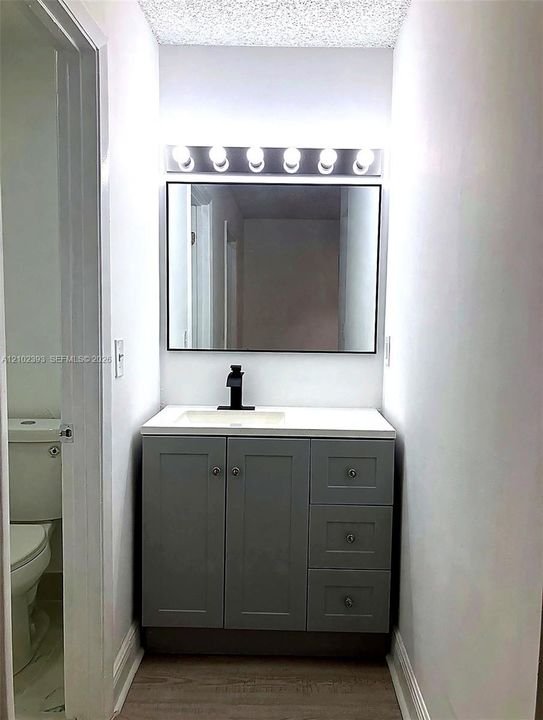 For Rent: $1,950 (2 beds, 1 baths, 903 Square Feet)