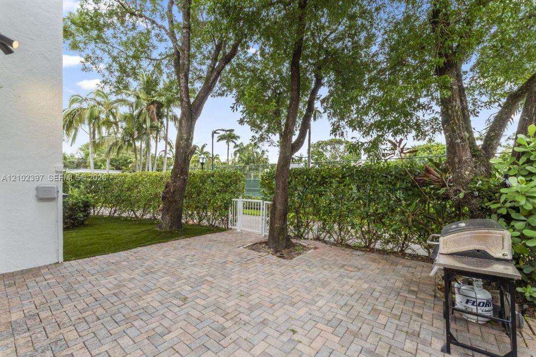 En Venta: $1,800,000 (5 camas, 5 baños, 4881 Pies cuadrados)