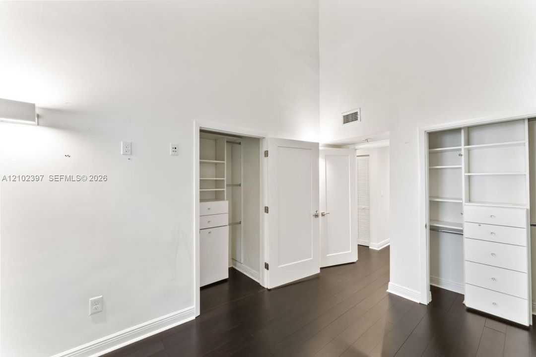 En Venta: $1,800,000 (5 camas, 5 baños, 4881 Pies cuadrados)