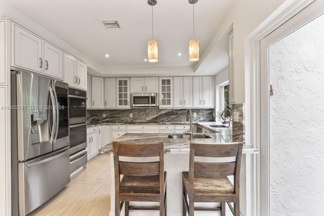 En Venta: $1,800,000 (5 camas, 5 baños, 4881 Pies cuadrados)