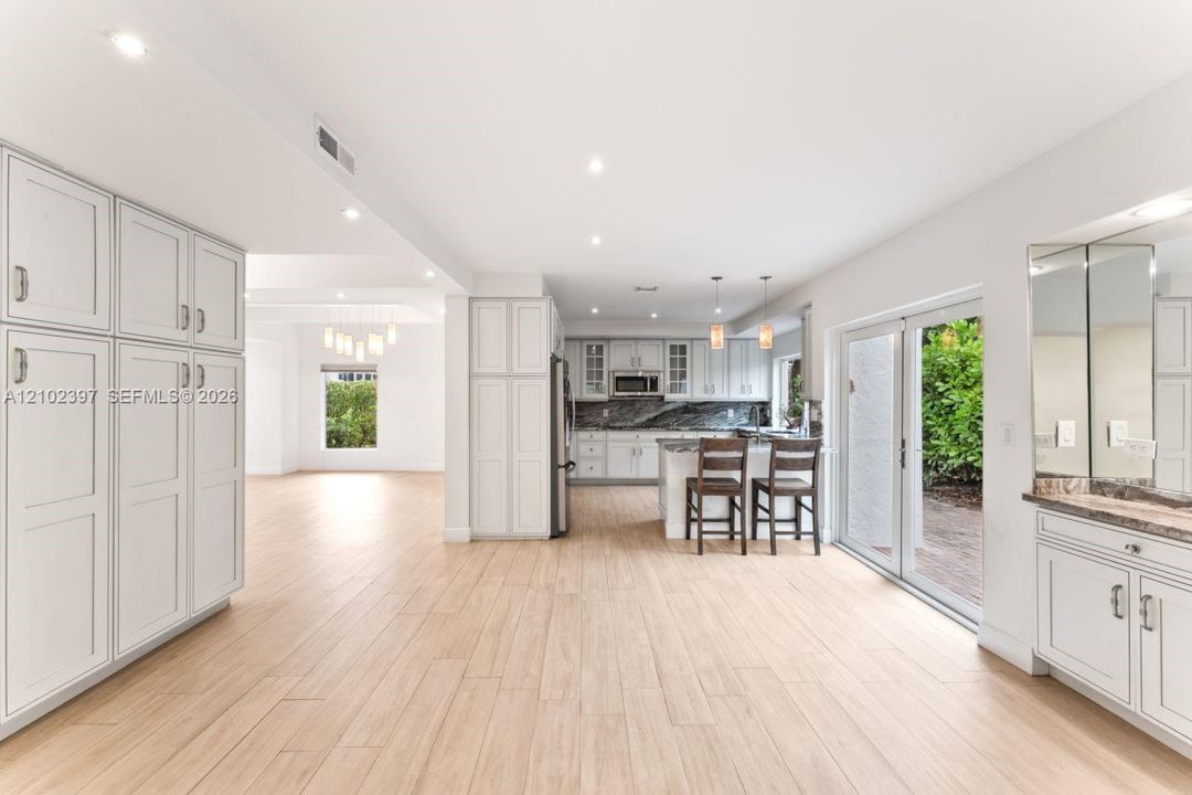 En Venta: $1,800,000 (5 camas, 5 baños, 4881 Pies cuadrados)