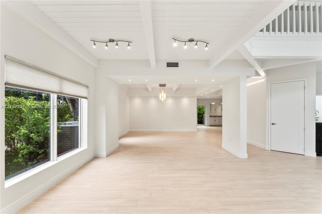 En Venta: $1,800,000 (5 camas, 5 baños, 4881 Pies cuadrados)