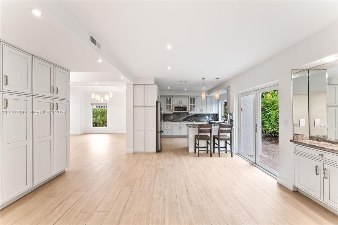 En Venta: $1,800,000 (5 camas, 5 baños, 4881 Pies cuadrados)