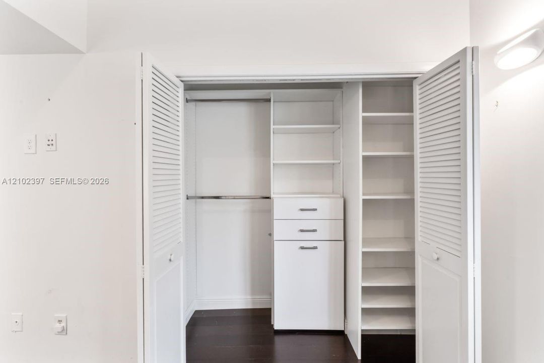 En Venta: $1,800,000 (5 camas, 5 baños, 4881 Pies cuadrados)