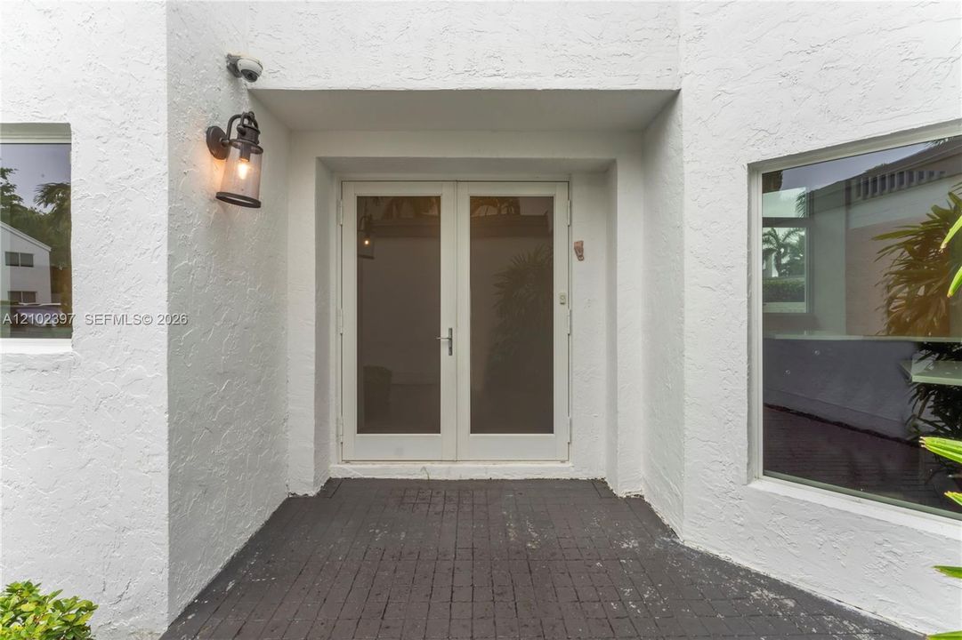 En Venta: $1,800,000 (5 camas, 5 baños, 4881 Pies cuadrados)