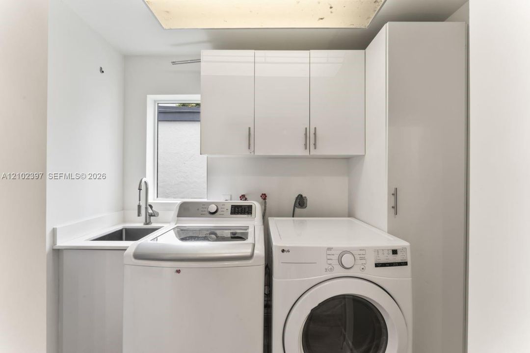 En Venta: $1,800,000 (5 camas, 5 baños, 4881 Pies cuadrados)