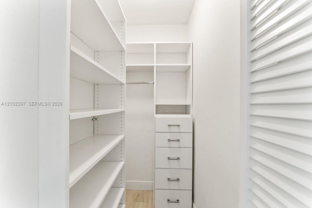 En Venta: $1,800,000 (5 camas, 5 baños, 4881 Pies cuadrados)
