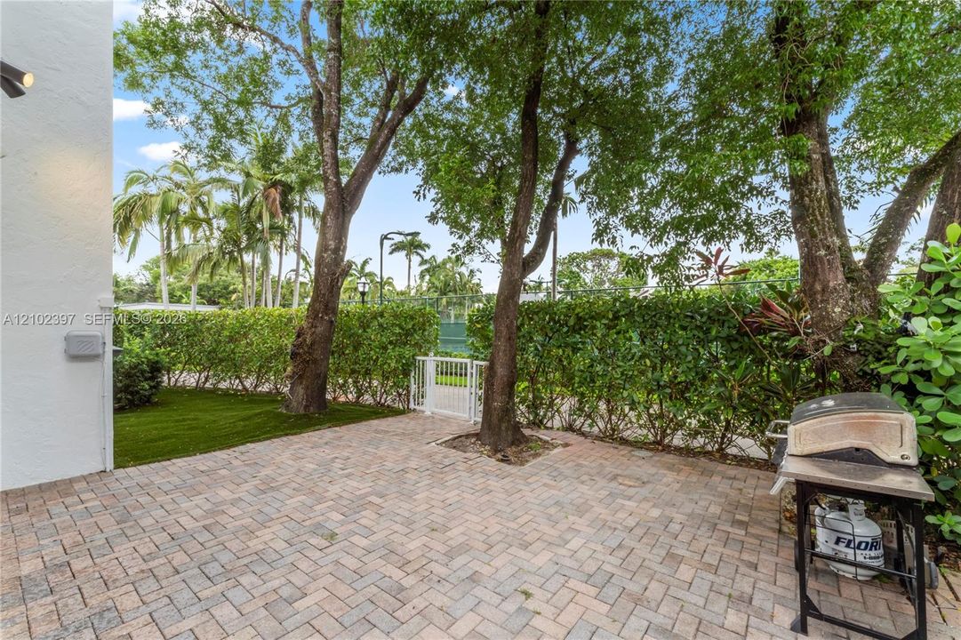 En Venta: $1,800,000 (5 camas, 5 baños, 4881 Pies cuadrados)