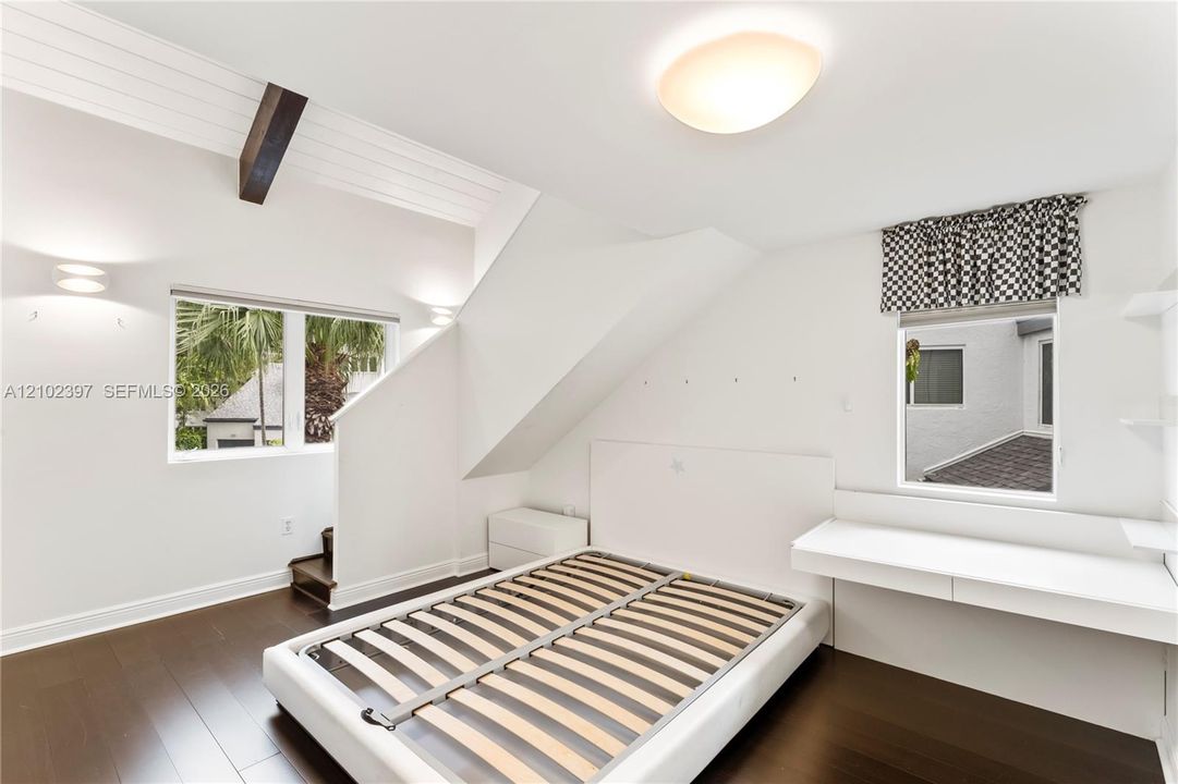 En Venta: $1,800,000 (5 camas, 5 baños, 4881 Pies cuadrados)